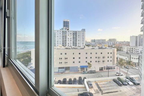 Condo in Miami Beach, Florida, 1 bedroom  № 2069599 - photo 16