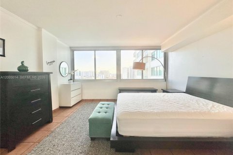 Condo in Miami Beach, Florida, 1 bedroom  № 2069599 - photo 11