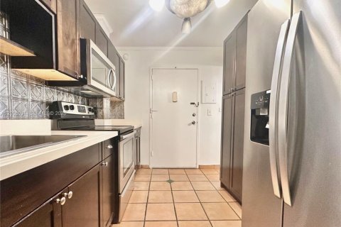 Condo in Miami Beach, Florida, 1 bedroom  № 2069599 - photo 8