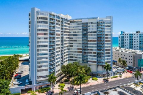 Condo in Miami Beach, Florida, 1 bedroom  № 2069599