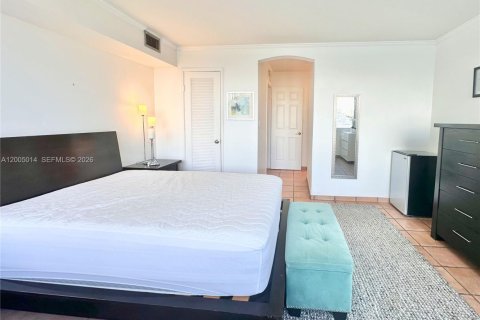 Condo in Miami Beach, Florida, 1 bedroom  № 2069599 - photo 12