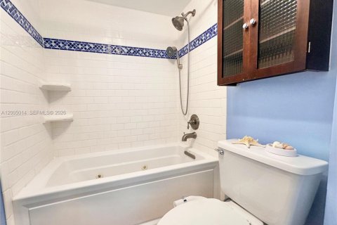 Condo in Miami Beach, Florida, 1 bedroom  № 2069599 - photo 19