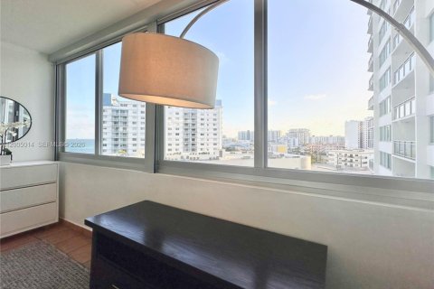 Condo in Miami Beach, Florida, 1 bedroom  № 2069599 - photo 14