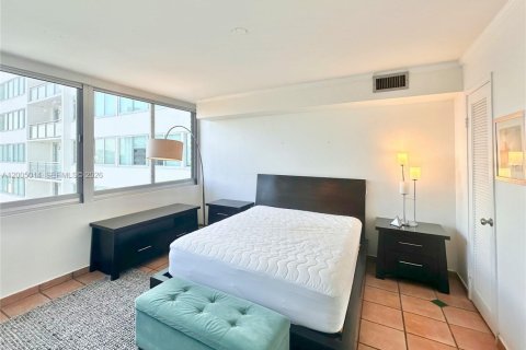 Condo in Miami Beach, Florida, 1 bedroom  № 2069599 - photo 15