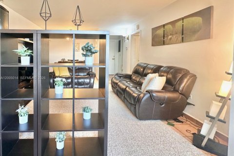 Condo in Miami Beach, Florida, 1 bedroom  № 2069599 - photo 4