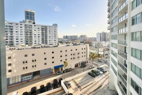 Condo in Miami Beach, Florida, 1 bedroom  № 2069599 - photo 6