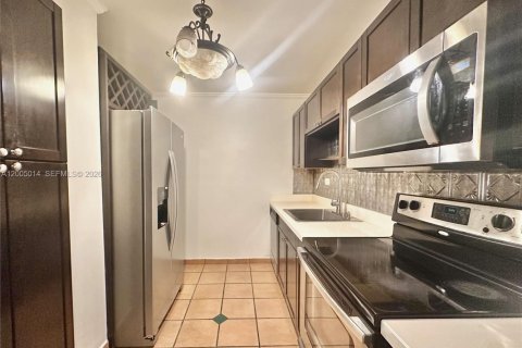 Condo in Miami Beach, Florida, 1 bedroom  № 2069599 - photo 9