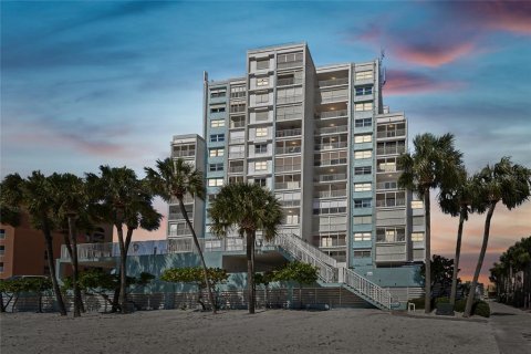 Condominio en venta en Treasure Island, Florida, 2 dormitorios, 117.99 m2 № 1774083 - foto 2