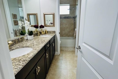 House in Westlake, Florida 4 bedrooms, 201.13 sq.m. № 2378787 - photo 24