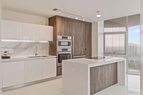 Condominio en venta en Miami, Florida, 1 dormitorio, 87.05 m2 № 1867023 - foto 3