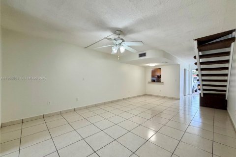 Adosado en alquiler en Hialeah, Florida, 2 dormitorios, 91.04 m2 № 2010738 - foto 4