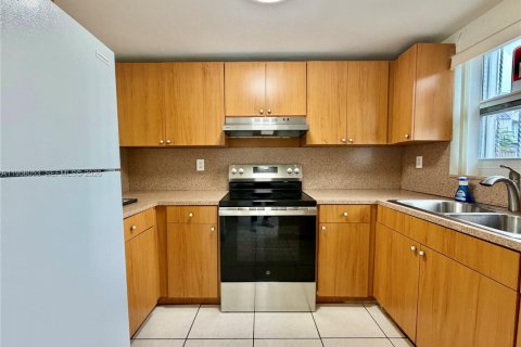 Adosado en alquiler en Hialeah, Florida, 2 dormitorios, 91.04 m2 № 2010738 - foto 3