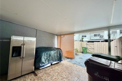 Adosado en alquiler en Hialeah, Florida, 2 dormitorios, 91.04 m2 № 2010738 - foto 8