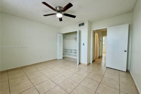Adosado en alquiler en Hialeah, Florida, 2 dormitorios, 91.04 m2 № 2010738 - foto 5