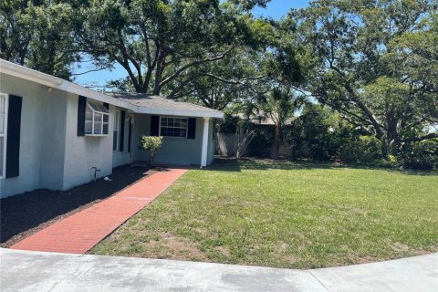 House in Sarasota, Florida 3 bedrooms, 180.23 sq.m. № 1687056 - photo 2