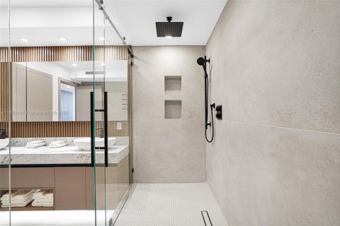 Condo in Hollywood, Florida, 2 bedrooms  № 1938063 - photo 16