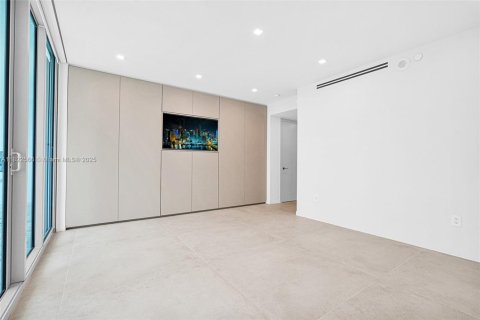 Condo in Hollywood, Florida, 2 bedrooms  № 1938063 - photo 23