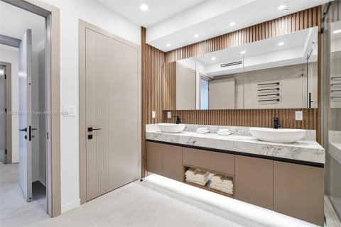 Condo in Hollywood, Florida, 2 bedrooms  № 1938063 - photo 17
