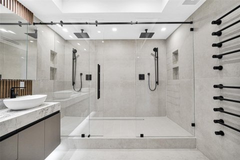 Condo in Hollywood, Florida, 2 bedrooms  № 1938063 - photo 19
