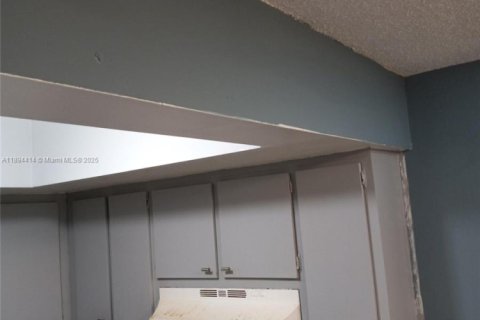 Купить кондоминиум в Лодерхилл, Флорида 2 спальни, 80.64м2, № 2014091 - фото 3