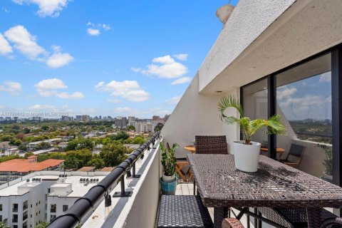 Condo in Coral Gables, Florida, 2 bedrooms  № 1737485 - photo 21