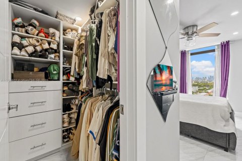 Condo in Coral Gables, Florida, 2 bedrooms  № 1737485 - photo 15