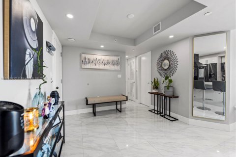 Condo in Coral Gables, Florida, 2 bedrooms  № 1737485 - photo 9