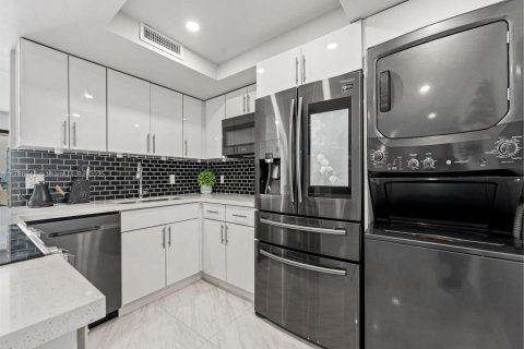 Condo in Coral Gables, Florida, 2 bedrooms  № 1737485 - photo 6
