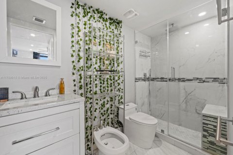 Condo in Coral Gables, Florida, 2 bedrooms  № 1737485 - photo 16