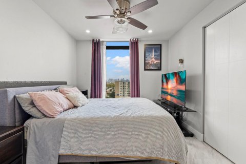 Condo in Coral Gables, Florida, 2 bedrooms  № 1737485 - photo 17