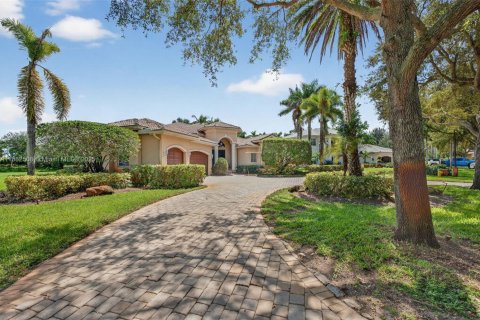 House in Davie, Florida 5 bedrooms, 368.26 sq.m. № 1929602 - photo 2