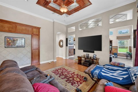 House in Davie, Florida 5 bedrooms, 368.26 sq.m. № 1929602 - photo 25