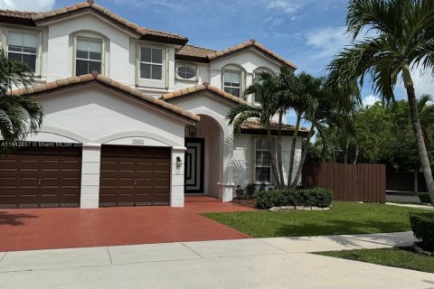 House in Doral, Florida 4 bedrooms, 283.63 sq.m. № 1836246 - photo 2