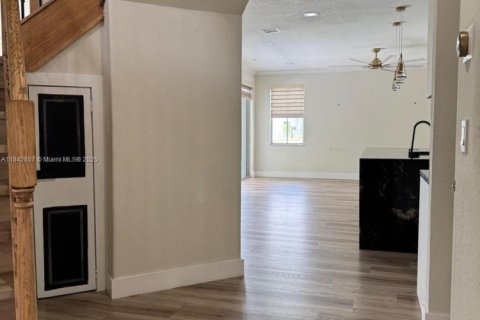 House in Doral, Florida 4 bedrooms, 283.63 sq.m. № 1836246 - photo 30