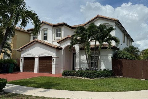 House in Doral, Florida 4 bedrooms, 283.63 sq.m. № 1836246 - photo 1