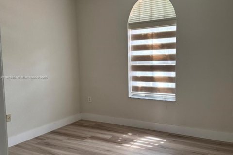 House in Doral, Florida 4 bedrooms, 283.63 sq.m. № 1836246 - photo 8