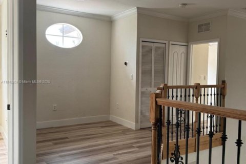House in Doral, Florida 4 bedrooms, 283.63 sq.m. № 1836246 - photo 25