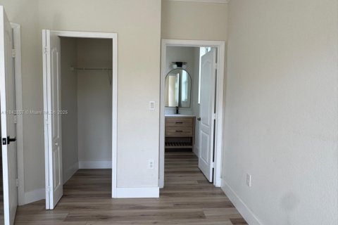House in Doral, Florida 4 bedrooms, 283.63 sq.m. № 1836246 - photo 20