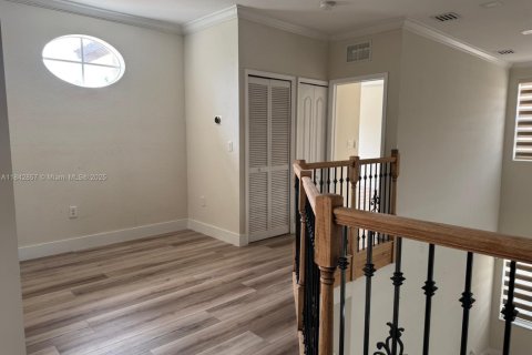 House in Doral, Florida 4 bedrooms, 283.63 sq.m. № 1836246 - photo 16
