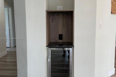 House in Doral, Florida 4 bedrooms, 283.63 sq.m. № 1836246 - photo 12