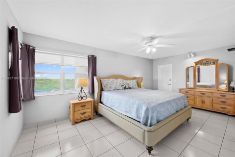 Condo in Hollywood, Florida, 2 bedrooms  № 2035481 - photo 15