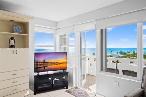 Condo in Hollywood, Florida, 2 bedrooms  № 2035481 - photo 9