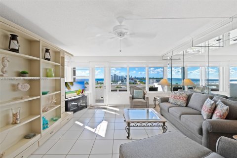 Condo in Hollywood, Florida, 2 bedrooms  № 2035481 - photo 6