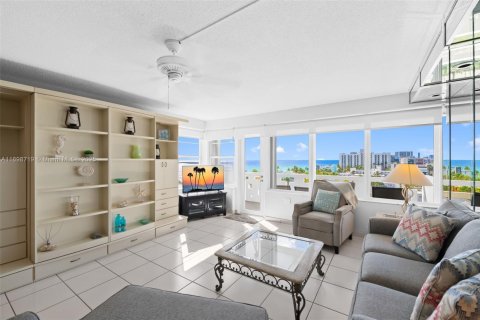Condo in Hollywood, Florida, 2 bedrooms  № 2035481 - photo 7