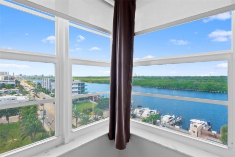 Condo in Hollywood, Florida, 2 bedrooms  № 2035481 - photo 16