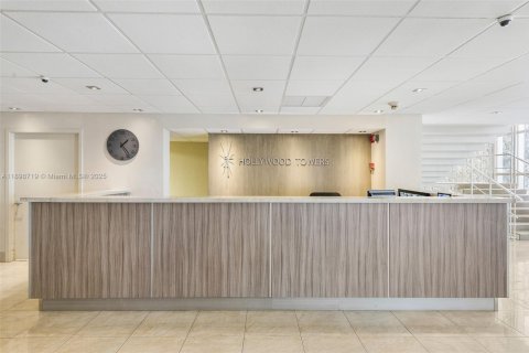 Condo in Hollywood, Florida, 2 bedrooms  № 2035481 - photo 26