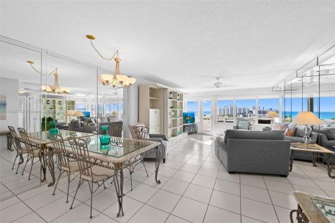 Condo in Hollywood, Florida, 2 bedrooms  № 2035481 - photo 5