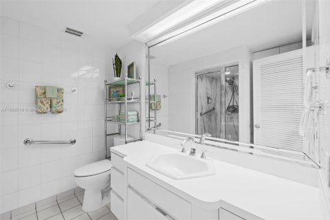 Condo in Hollywood, Florida, 2 bedrooms  № 2035481 - photo 23