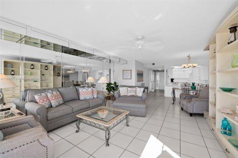 Condo in Hollywood, Florida, 2 bedrooms  № 2035481 - photo 8