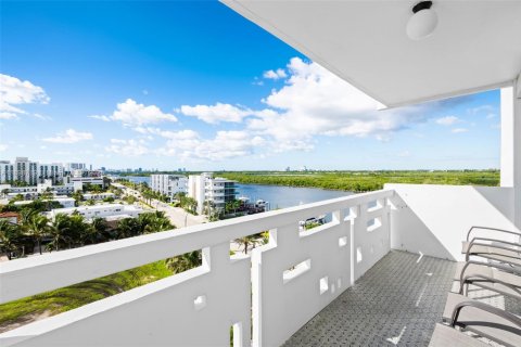 Condo in Hollywood, Florida, 2 bedrooms  № 2035481 - photo 3